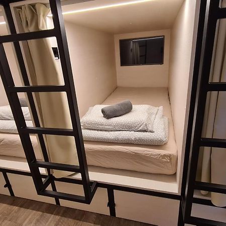 Cabin Hostel 卢布尔雅那 外观 照片