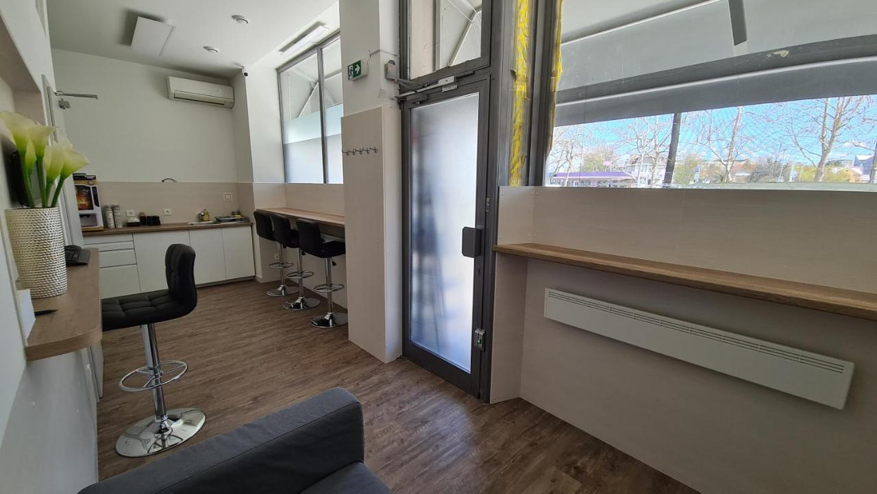 Cabin Hostel 卢布尔雅那 外观 照片