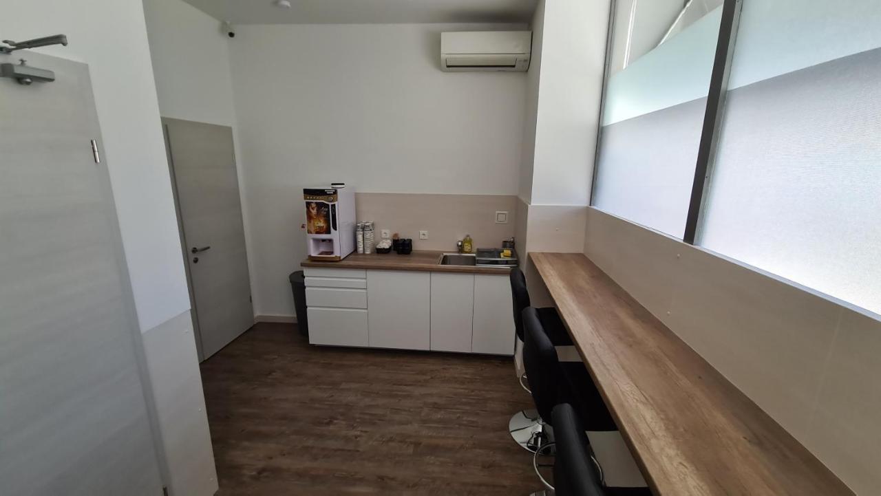 Cabin Hostel 卢布尔雅那 外观 照片